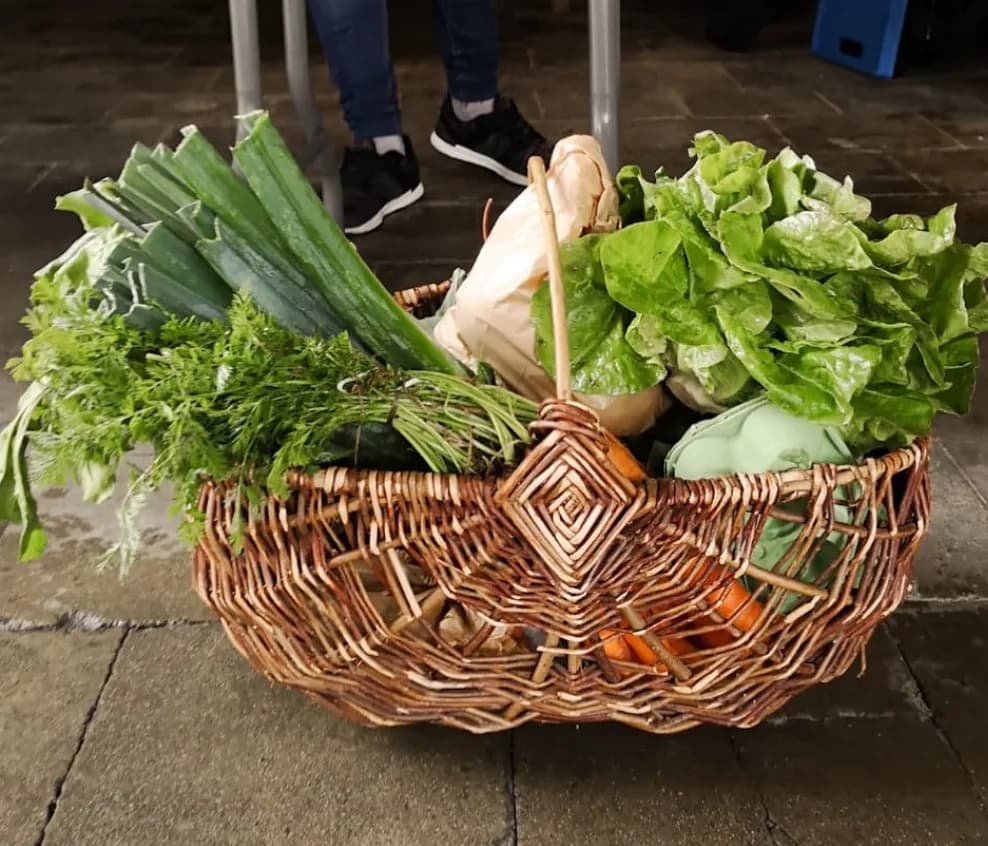 Panier de légumes livré, prêt à être récupéré